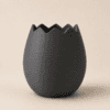 3D-gedruckte Ei-Vase in Dunkelgrau mit gezacktem Rand