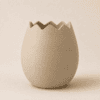 3D-gedruckte Ei-Vase in Sand mit gezacktem Rand
