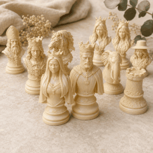 Personalisierte Schachfiguren mit individuellen Gesichtern als detailreiches Resin-Schachset