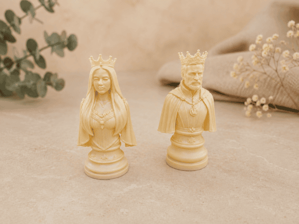 Personalisierte Schachfiguren als König und Königin aus Resin